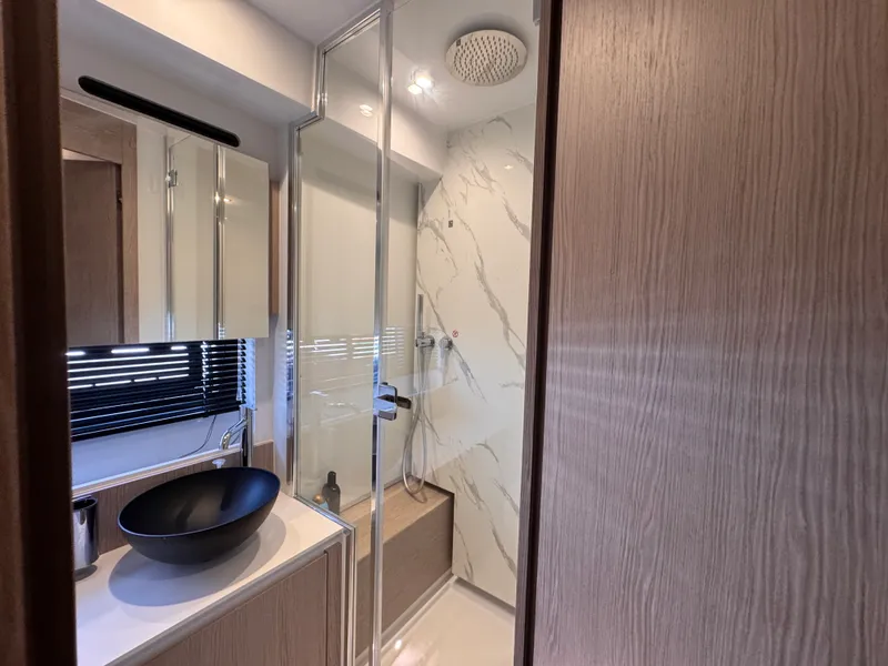 Slide: The Image of Azimut 53 FLY 2025 - 33