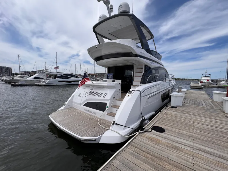 Slide: The Image of Azimut 53 FLY 2025 - 1