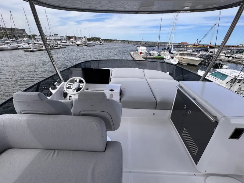 Slide: The Image of Azimut 53 FLY 2025 - 19
