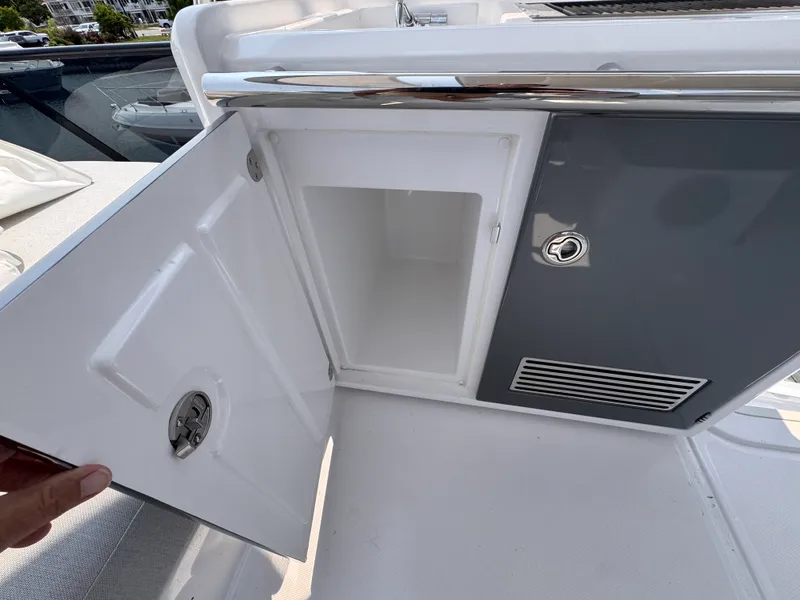 Slide: The Image of Azimut 53 FLY 2025 - 58