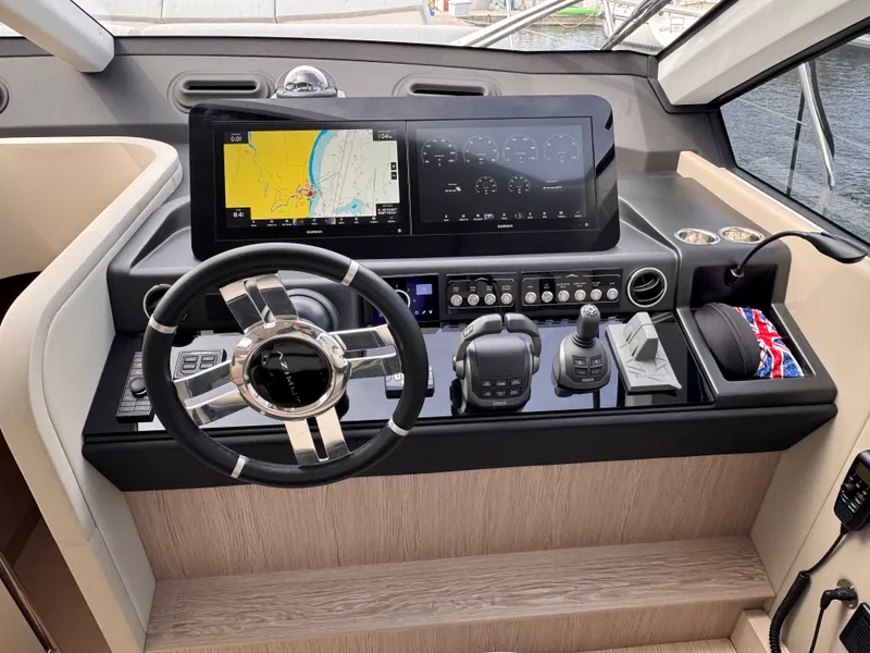 Slide: The Image of Azimut 53 FLY 2025 - 54