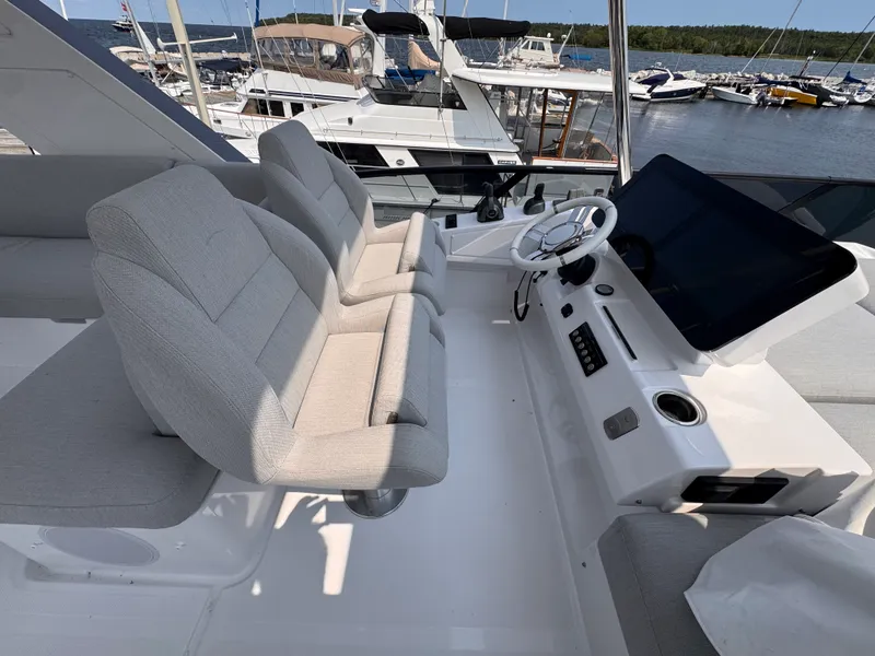 Slide: The Image of Azimut 53 FLY 2025 - 54