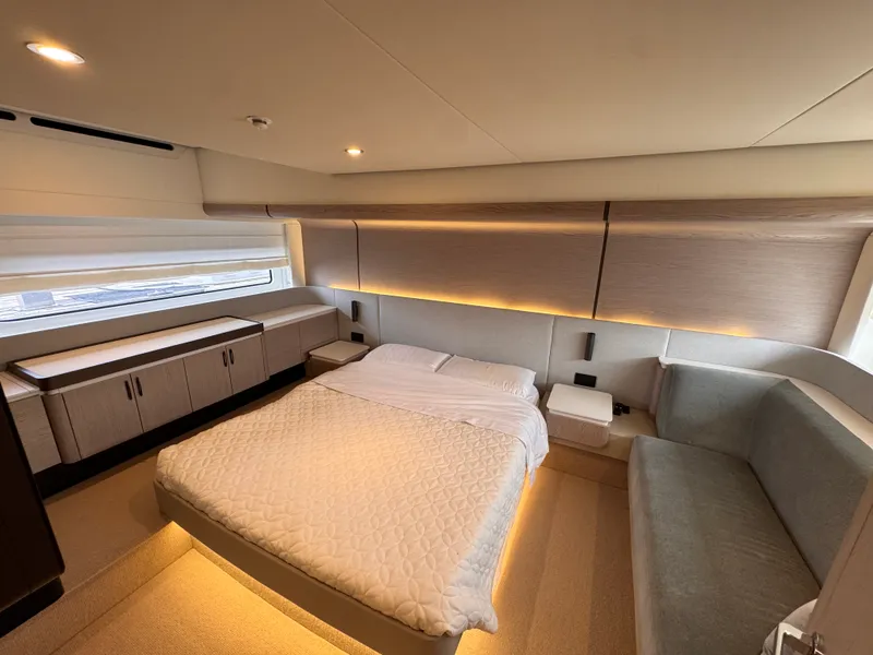 Slide: The Image of Azimut 53 FLY 2025 - 65