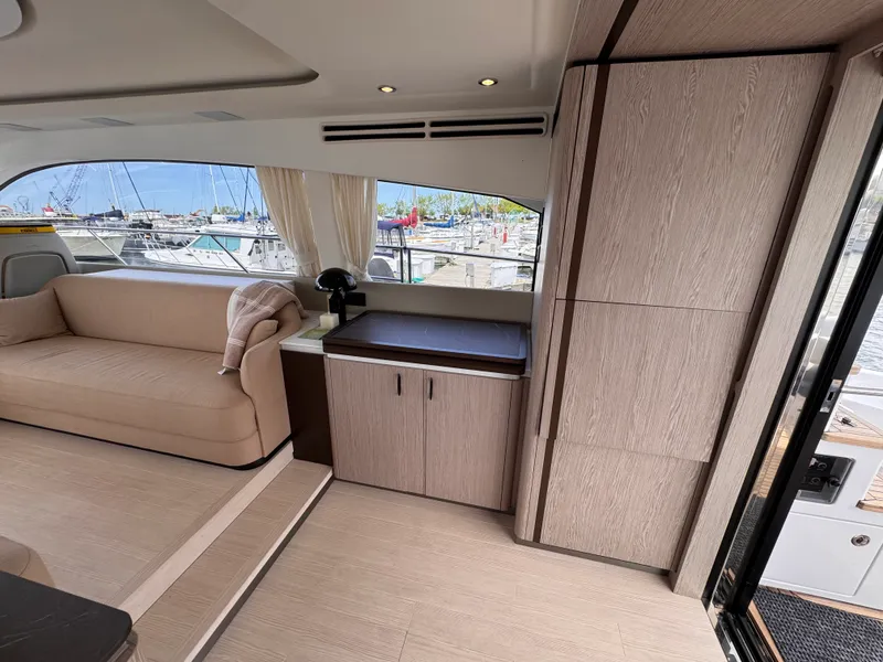Slide: The Image of Azimut 53 FLY 2025 - 38