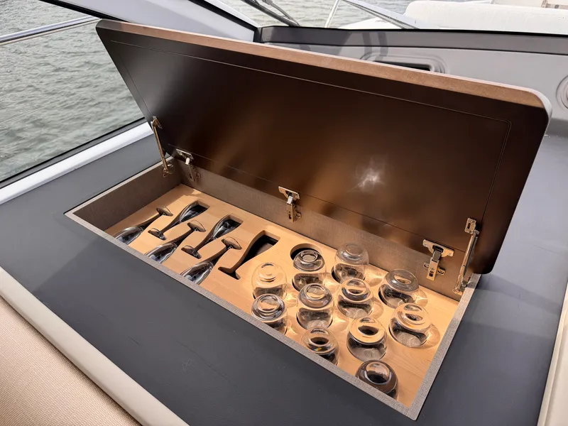Slide: The Image of Azimut 53 FLY 2025 - 50