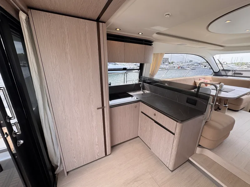 Slide: The Image of Azimut 53 FLY 2025 - 37
