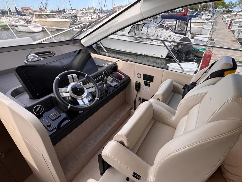 Slide: The Image of Azimut 53 FLY 2025 - 53