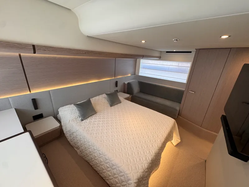 Slide: The Image of Azimut 53 FLY 2025 - 27