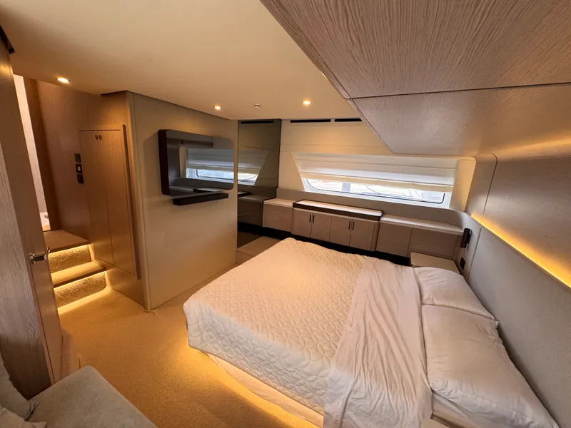 Slide: The Image of Azimut 53 FLY 2025 - 68