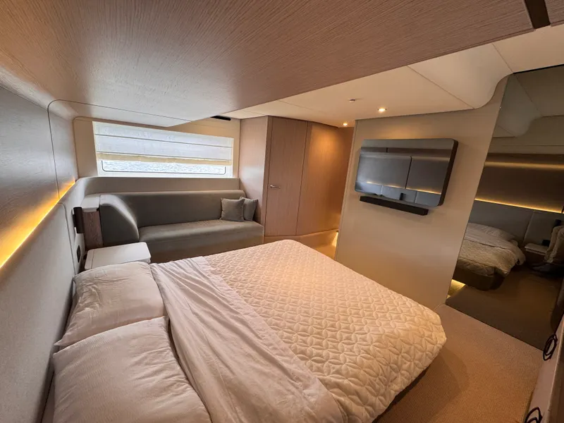 Slide: The Image of Azimut 53 FLY 2025 - 67