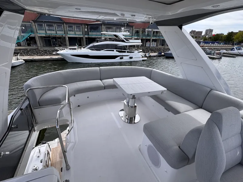 Slide: The Image of Azimut 53 FLY 2025 - 28