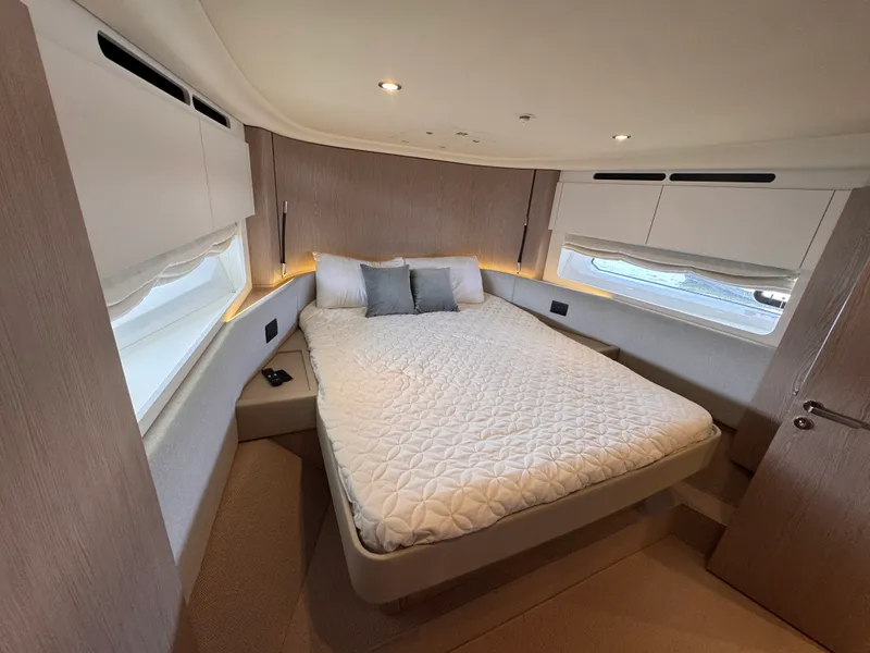 Slide: The Image of Azimut 53 FLY 2025 - 77