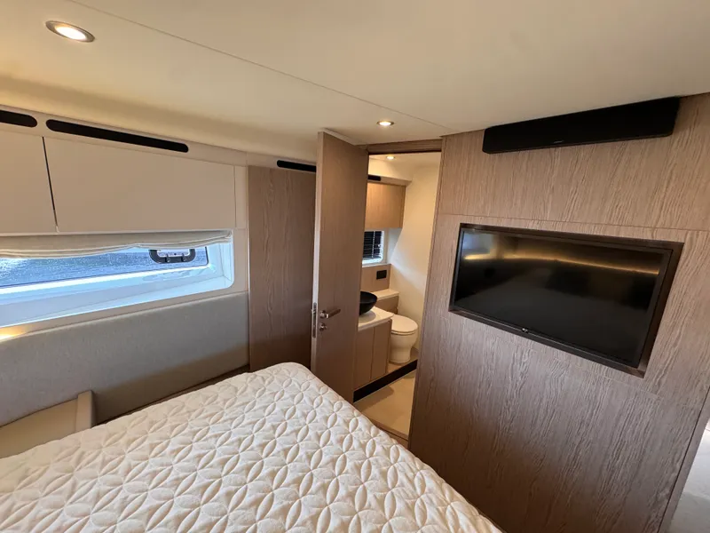 Slide: The Image of Azimut 53 FLY 2025 - 40