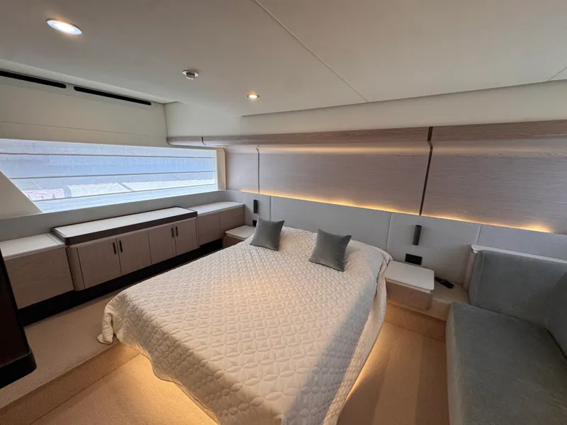 Slide: The Image of Azimut 53 FLY 2025 - 26