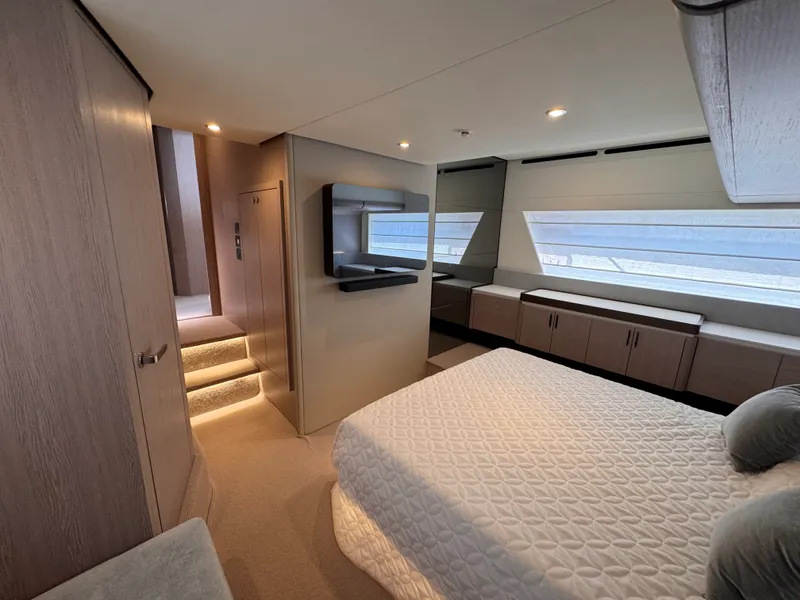 Slide: The Image of Azimut 53 FLY 2025 - 29