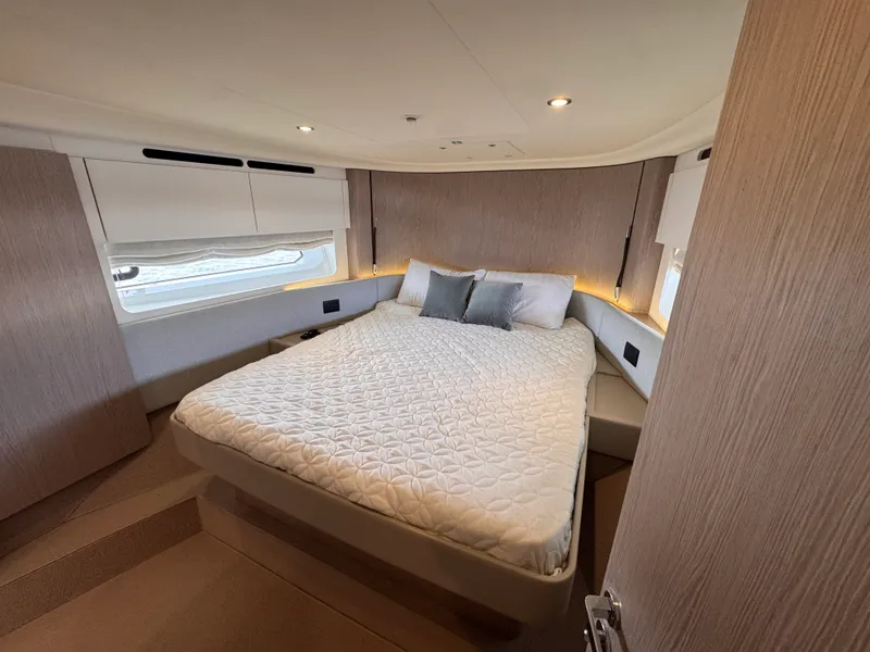 Slide: The Image of Azimut 53 FLY 2025 - 78