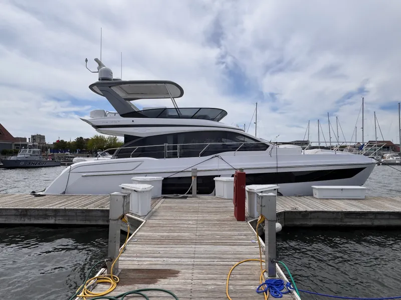 Slide: The Image of Azimut 53 FLY 2025 - 2