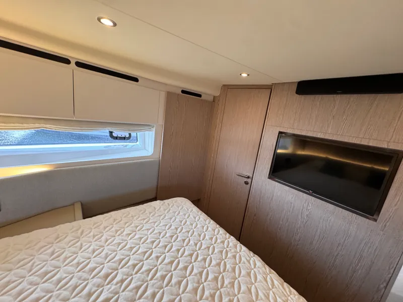 Slide: The Image of Azimut 53 FLY 2025 - 39