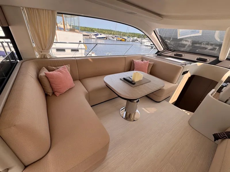 Slide: The Image of Azimut 53 FLY 2025 - 14