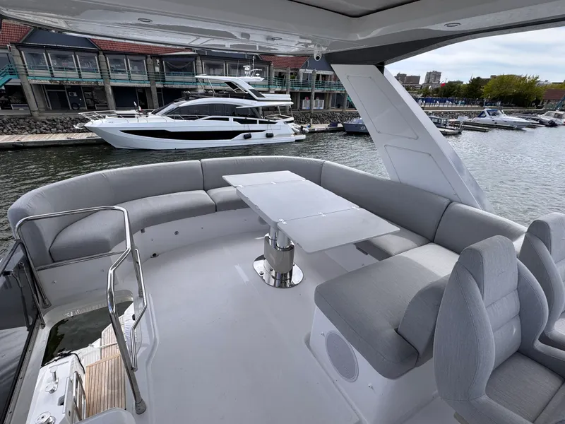 Slide: The Image of Azimut 53 FLY 2025 - 29