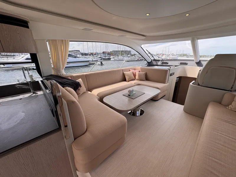 Slide: The Image of Azimut 53 FLY 2025 - 44