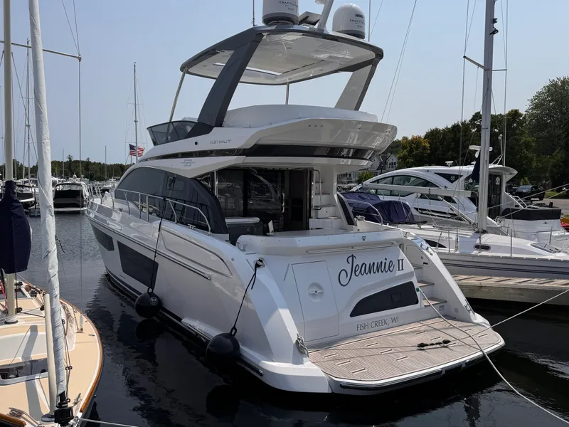 Slide: The Image of Azimut 53 FLY 2025 - 2