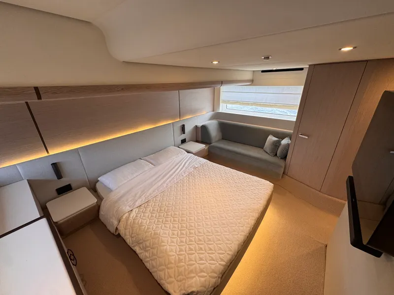 Slide: The Image of Azimut 53 FLY 2025 - 66