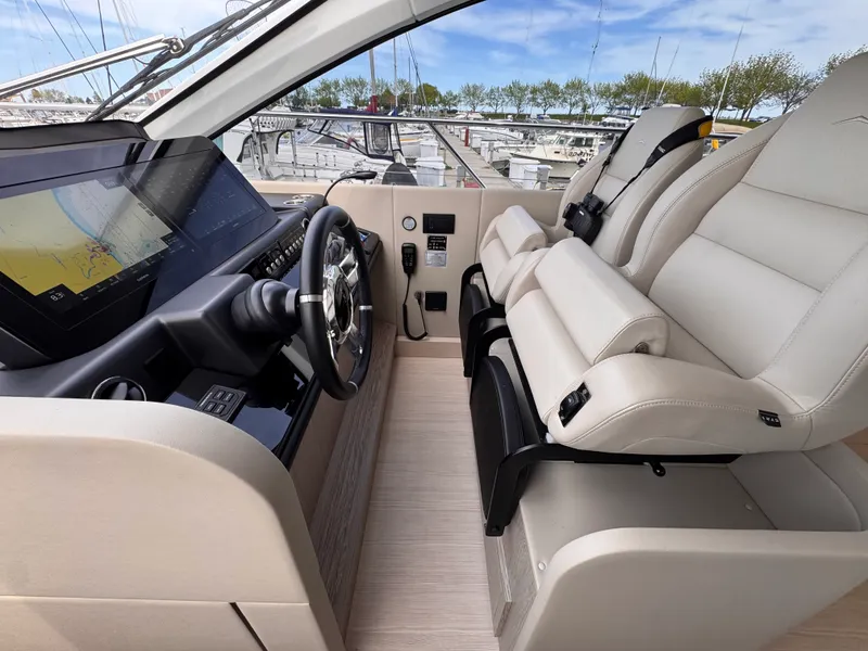 Slide: The Image of Azimut 53 FLY 2025 - 55