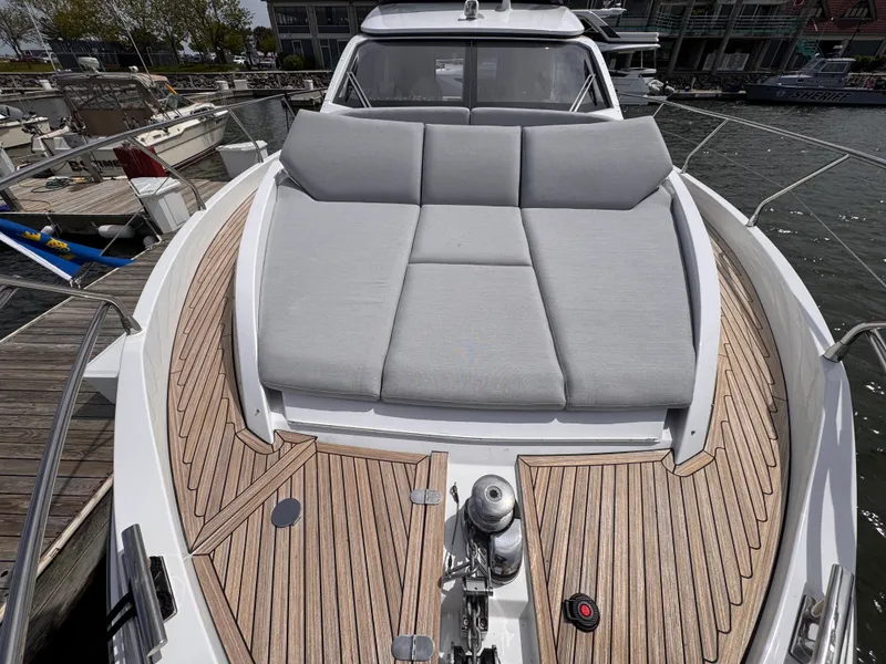 Slide: The Image of Azimut 53 FLY 2025 - 35