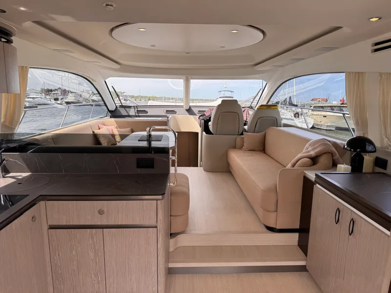 Slide: The Image of Azimut 53 FLY 2025 - 36