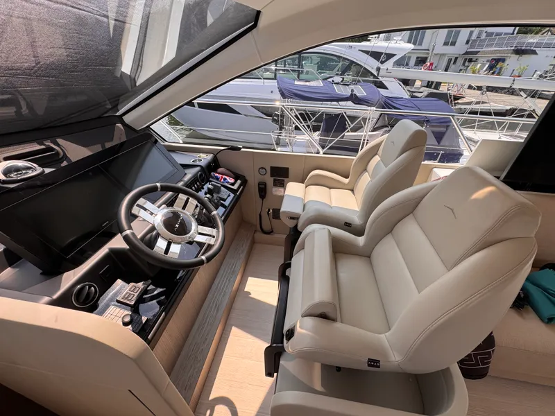 Slide: The Image of Azimut 53 FLY 2025 - 18