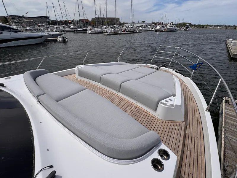 Slide: The Image of Azimut 53 FLY 2025 - 33