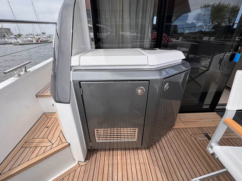 Slide: The Image of Azimut 53 FLY 2025 - 7