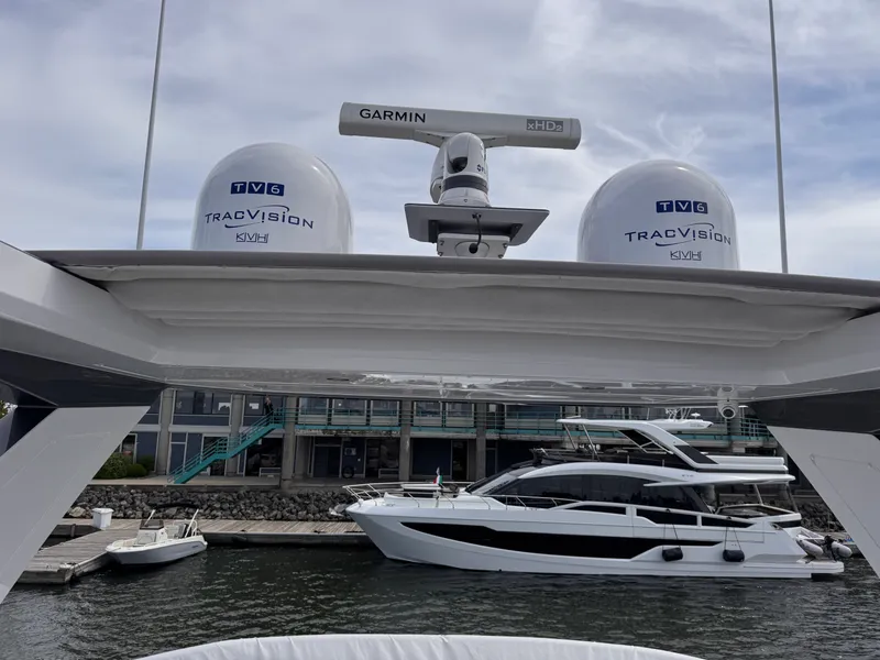 Slide: The Image of Azimut 53 FLY 2025 - 26