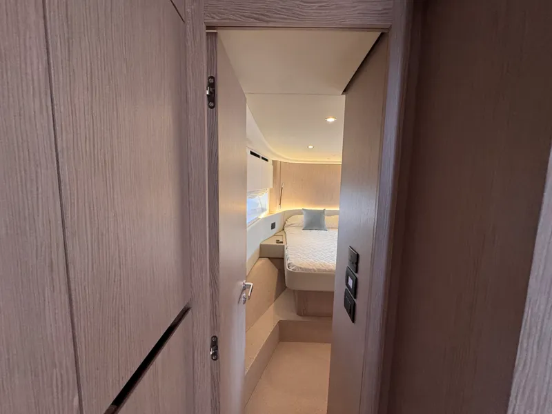 Slide: The Image of Azimut 53 FLY 2025 - 35