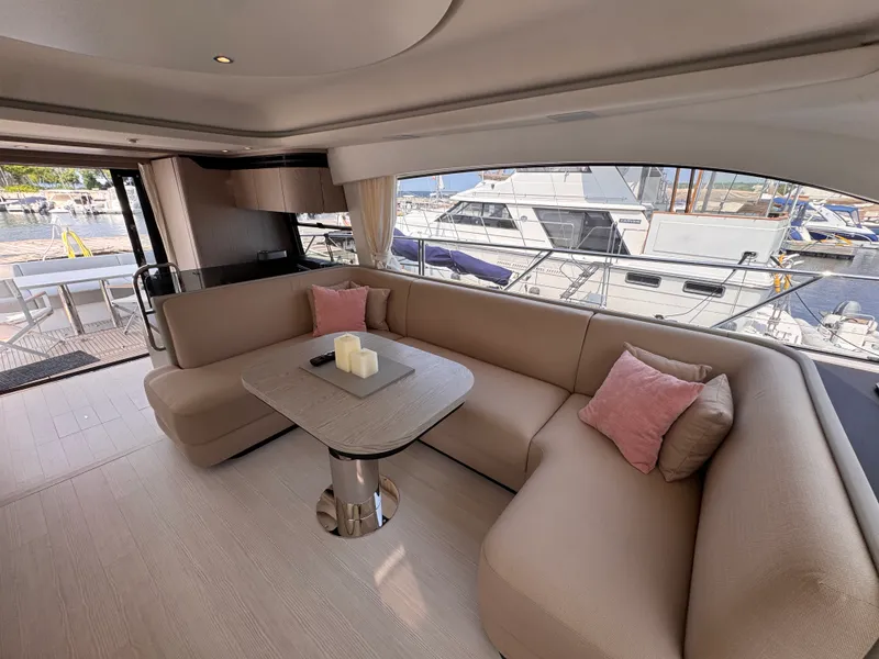 Slide: The Image of Azimut 53 FLY 2025 - 17