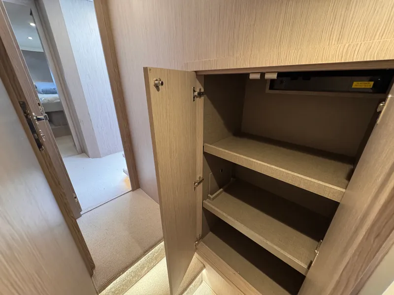 Slide: The Image of Azimut 53 FLY 2025 - 72