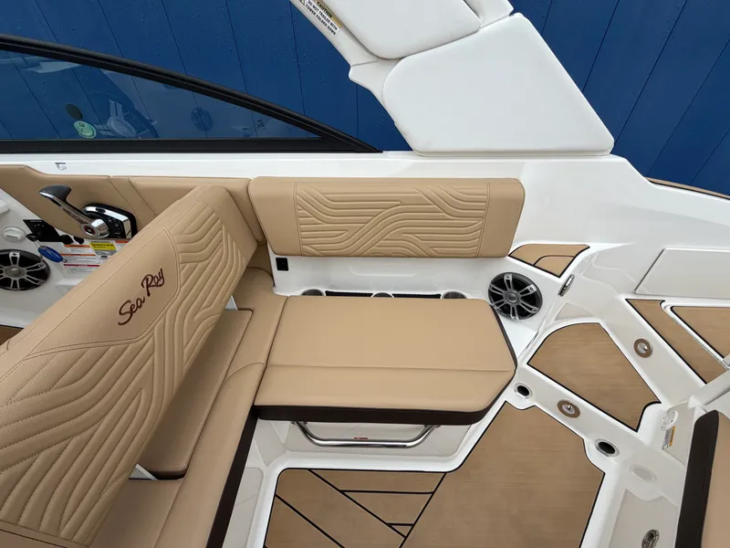 Slide: The Image of Sea Ray SDX 250 Surf 2025 - 16