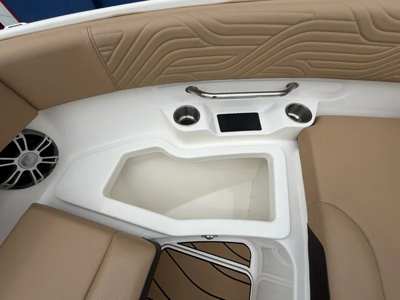Slide: The Image of Sea Ray SDX 250 Surf 2025 - 50