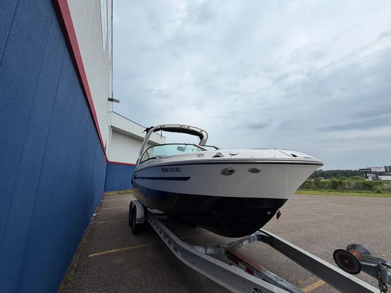 Slide: The Image of Sea Ray SDX 250 Surf 2025 - 1