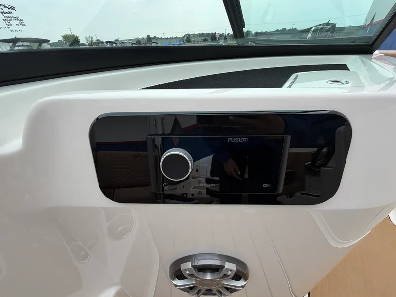 Slide: The Image of Sea Ray SDX 250 Surf 2025 - 30