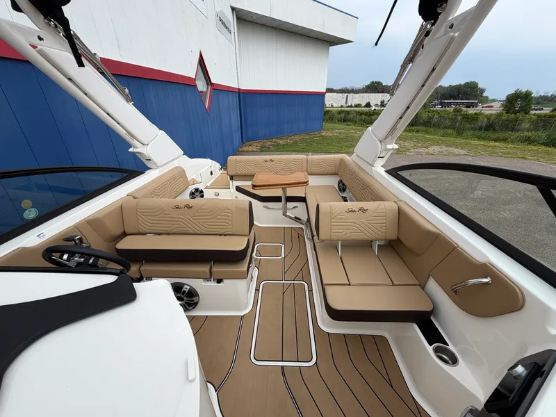 Slide: The Image of Sea Ray SDX 250 Surf 2025 - 52