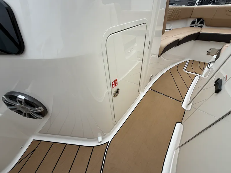 Slide: The Image of Sea Ray SDX 250 Surf 2025 - 40
