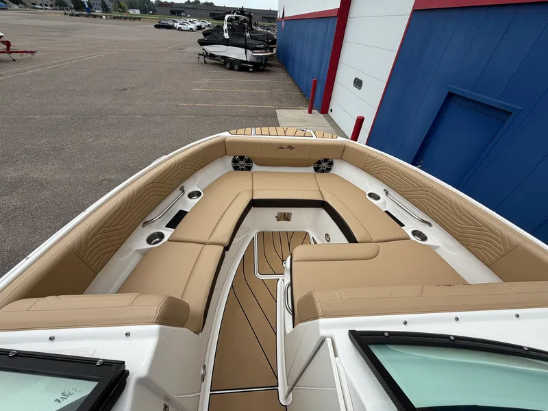 Slide: The Image of Sea Ray SDX 250 Surf 2025 - 44