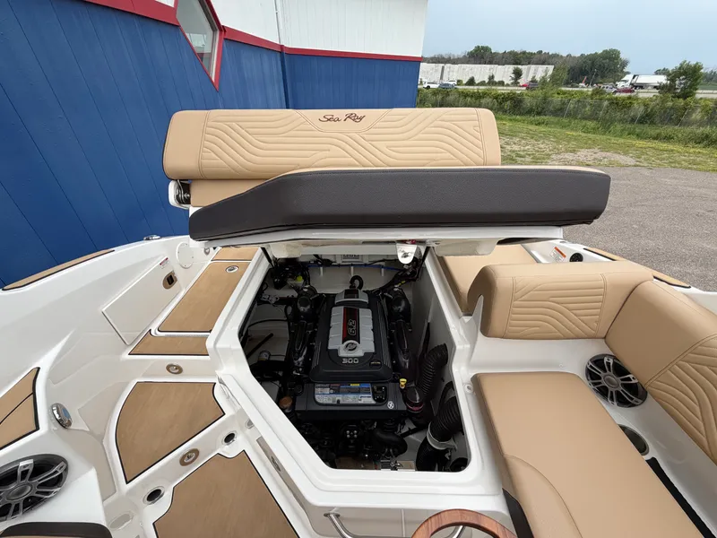 Slide: The Image of Sea Ray SDX 250 Surf 2025 - 20