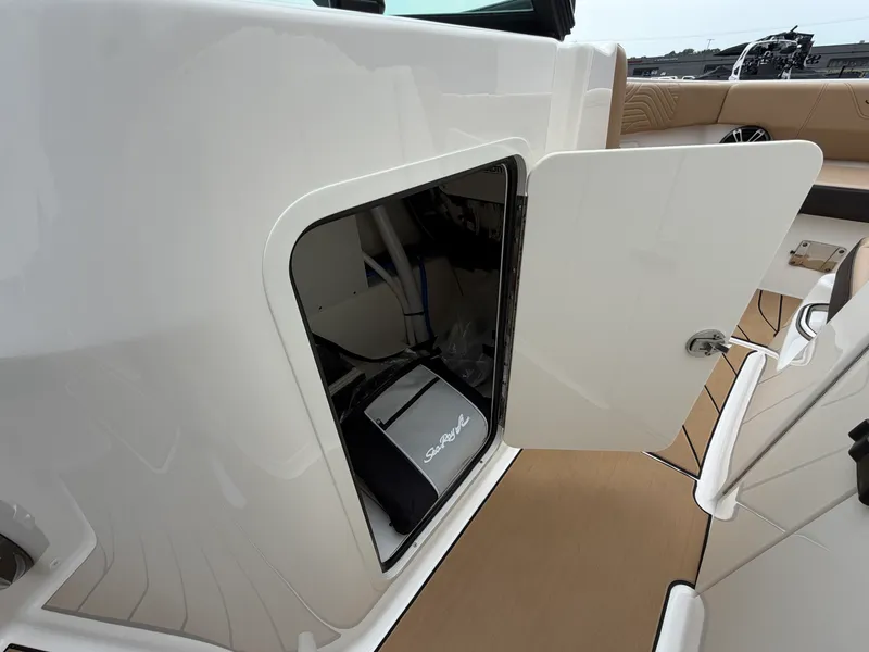 Slide: The Image of Sea Ray SDX 250 Surf 2025 - 41
