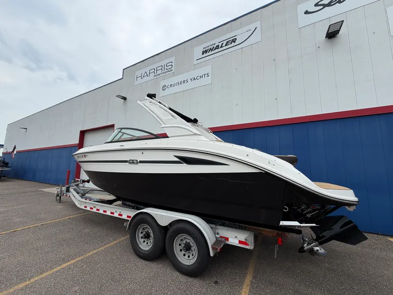 Slide: The Image of Sea Ray SDX 250 Surf 2025 - 4