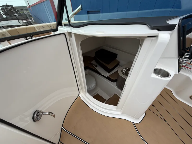 Slide: The Image of Sea Ray SDX 250 Surf 2025 - 32