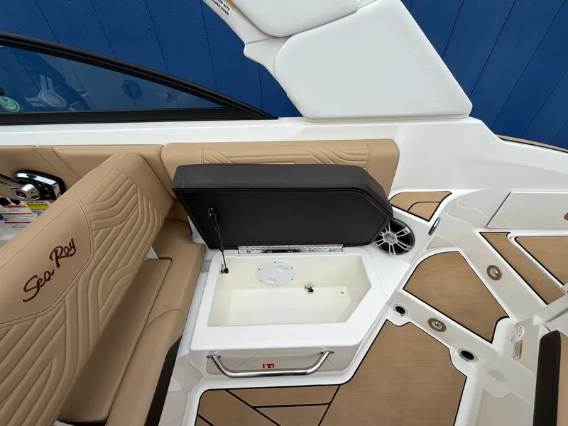 Slide: The Image of Sea Ray SDX 250 Surf 2025 - 17