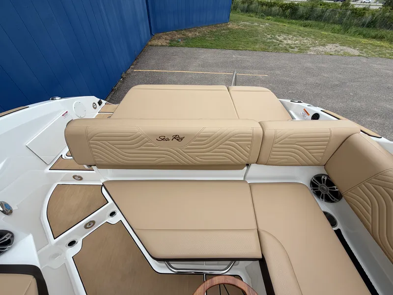 Slide: The Image of Sea Ray SDX 250 Surf 2025 - 19